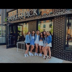 Meet your Posher, Elliotte